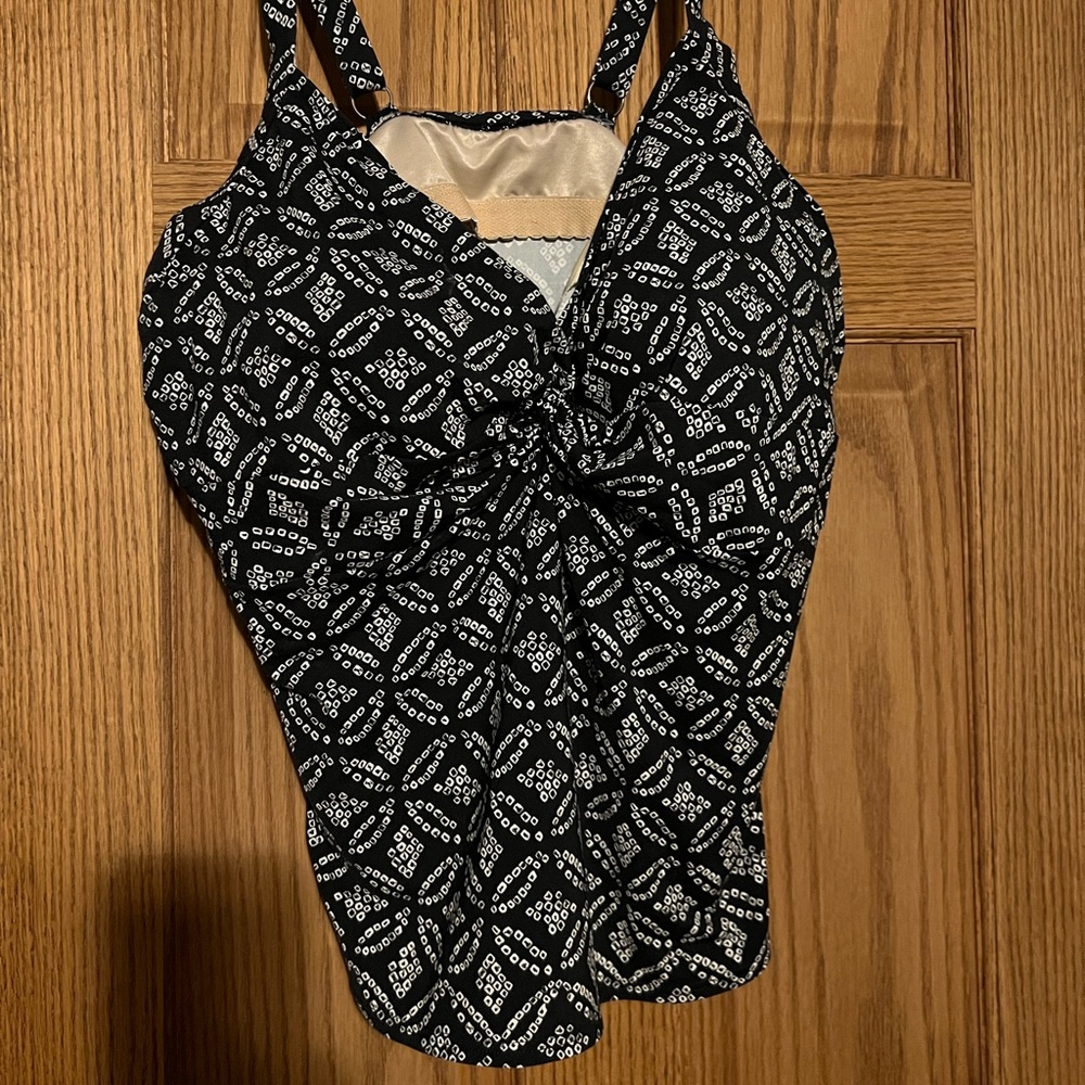 Lands End Tankini Top only. Size 20W. Black/white pattern. EUC.